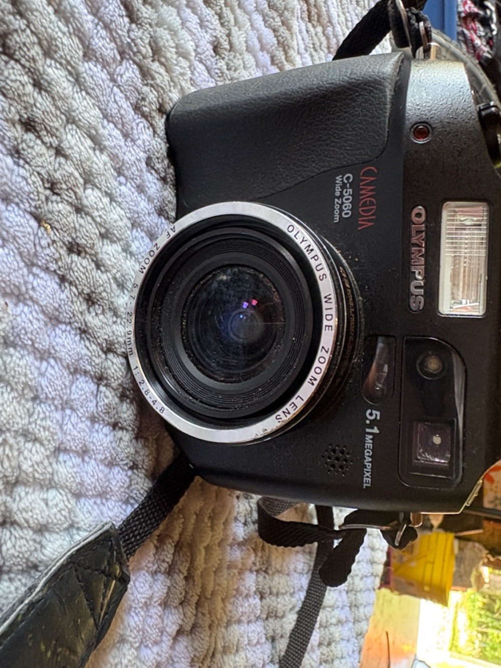 Olympus Camedia C-5060 Wide Zoom Digital Camera in Black